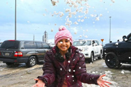 Thế giới - Quốc gia "sa mạc" đón hiện tượng thời tiết hiếm khiến người dân phấn khích