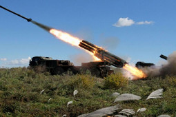 Media - Xem pháo phóng loạt đa nòng "Cơn bão" của Nga thể hiện sức mạnh