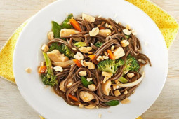 Ẩm thực - Cách làm mì soba xào gà - món ăn may mắn của Nhật Bản trong năm mới