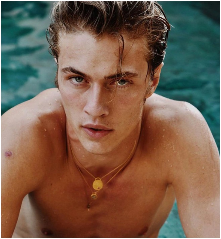 Nhắc đến những nam thần trong làng mốt không thể bỏ qua cái tên&nbsp;Lucky Blue Smith đến từ Mỹ. Anh chàng này nổi tiếng từ năm 16 tuổi nhờ những bức ảnh đường phố bắt mắt.
