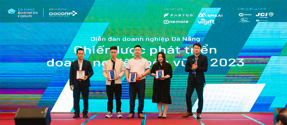 Lễ tri ân nhà tài trợ hạng vàng Da Nang Business Forum.