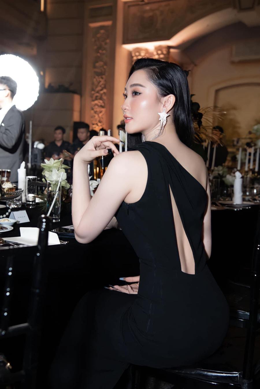 Đôi khi có thân hình cân đối, nước da trắng và có gu thời trang, bạn sẽ biết được phong cách phù hợp, đẹp không cần cố gắng.