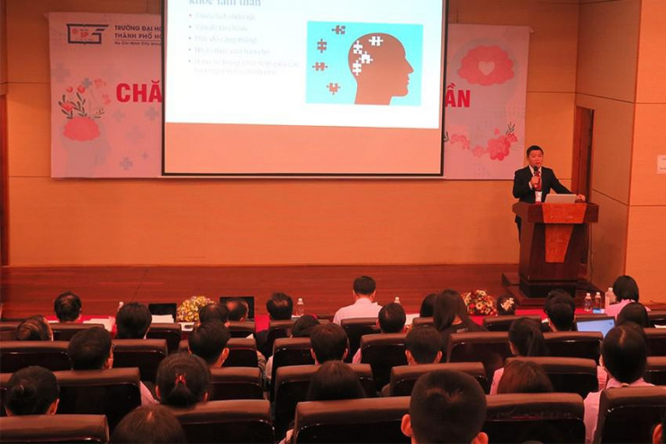 PGS-TS-BS Nguyễn Thanh Hiệp, Hiệu trưởng Trường ĐH Y khoa Phạm Ngọc Thạch, chia sẻ tại hội thảo. Ảnh: P.ANH