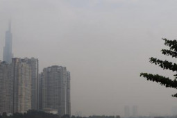 Tin tức trong ngày - Hình ảnh TP HCM sáng 30-12, thời tiết se lạnh, sương mù bao phủ