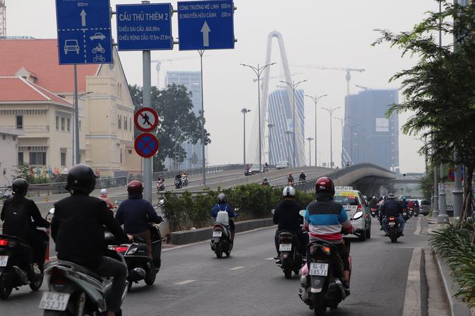 Sương mù mờ đục ở đường Tôn Đức Thắng (quận 1)