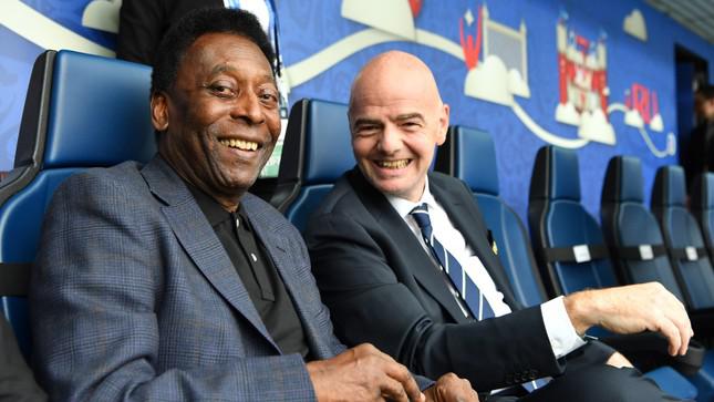 Pele và Chủ tịch FIFA Gianni Infantino