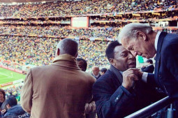 Ông Biden và các lãnh đạo thế giới viết gì tưởng niệm ”vua bóng đá” Pele?