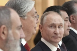 Tổng thống Putin tặng nhẫn vàng cho các đồng minh
