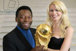 Đời sống Showbiz - Pele qua đời: Người phụ nữ đặc biệt bên cạnh ông tại World Cup 2006 nghẹn ngào