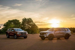 Tin tức ô tô - Hyundai Santa Fe giảm giá sâu, Ford Everest vẫn bán "bia kèm lạc”