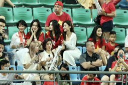 Bóng đá - ĐT Việt Nam đại chiến Singapore: Rạng rỡ dàn WAG, sức mạnh từ "cầu thủ thứ 12"