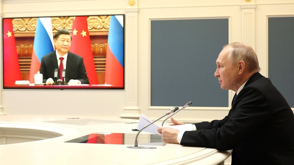 Tổng thống Nga Vladimir Putin và Chủ tịch Trung Quốc Tập Cận Bình có cuộc gọi video ngày 30/12. Ảnh: KPS
