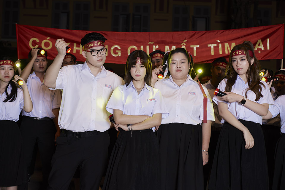 Hoàng Yến Chibi hóa nữ sinh trong MV mới