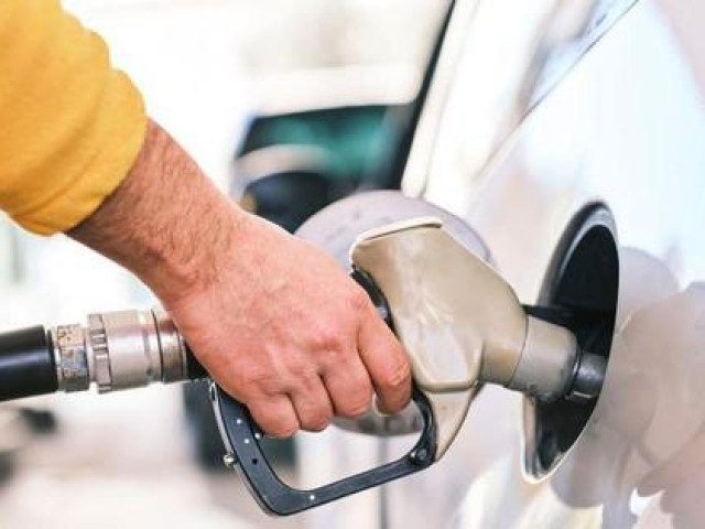 Thị trường - Tiêu dùng - Sang năm mới, giá xăng sẽ tăng mạnh?