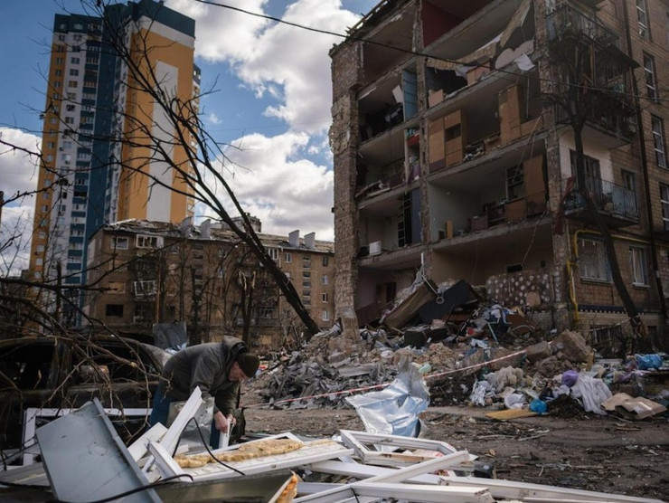 Nhiều tòa nhà tại thủ đô Kiev, Ukraine bị phá hủy sau các cuộc không kích của quân Nga hồi tháng 10. Ảnh: GETTY IMAGES