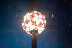 Thế giới - Tại sao nước Mỹ thả quả cầu đón giao thừa tại Quảng trường Thời đại?