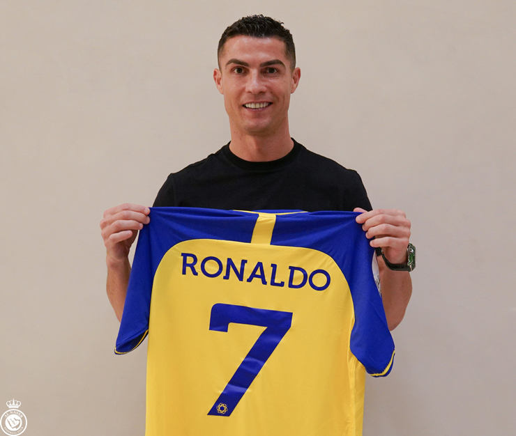 Ronaldo chính thức gia nhập Al Nassr