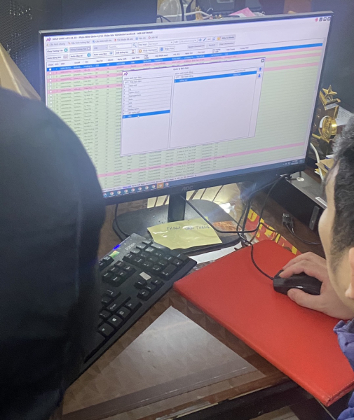 Cơ quan Công an tiến hành trích xuất dữ liệu vụ án.