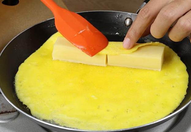 Cho thêm thứ trẻ con nào cũng mê này vào, món trứng tráng tuyệt ngon và đẹp, từ món ăn giản dị thành món bày tiệc - 7
