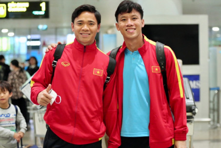 ĐT Việt Nam đã về Hà Nội, chờ đấu Myanmar để chọn đối thủ bán kết