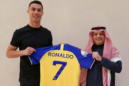 Đại gia Ả Rập chơi lớn sau khi có Ronaldo, chiêu mộ cả Ramos & sao Barca