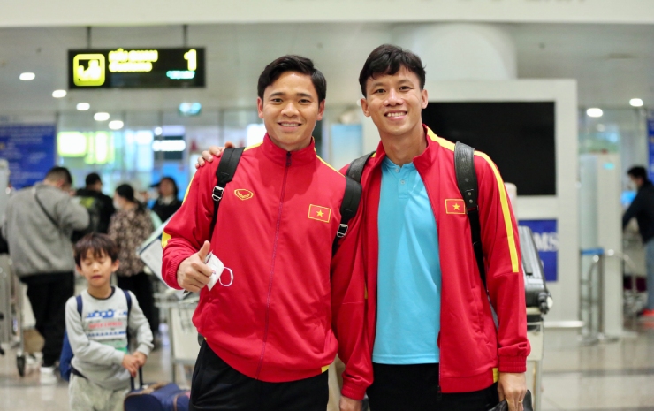 Trung vệ Quế Ngọc Hải
và thủ thành Nguyên Mạnh