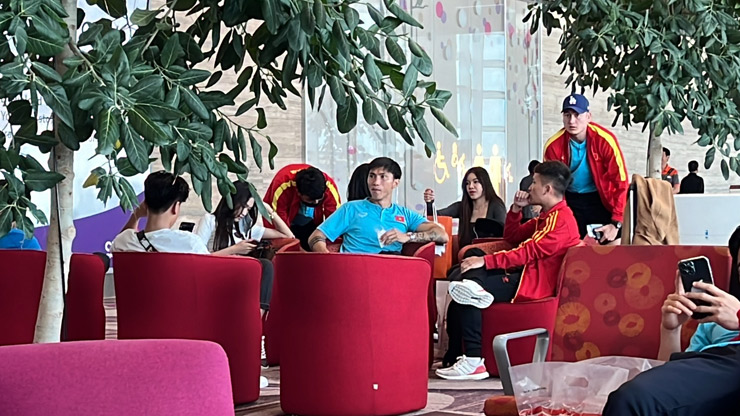 ĐT Việt Nam đã về Hà Nội, chờ đấu Myanmar để chọn đối thủ bán kết - 13