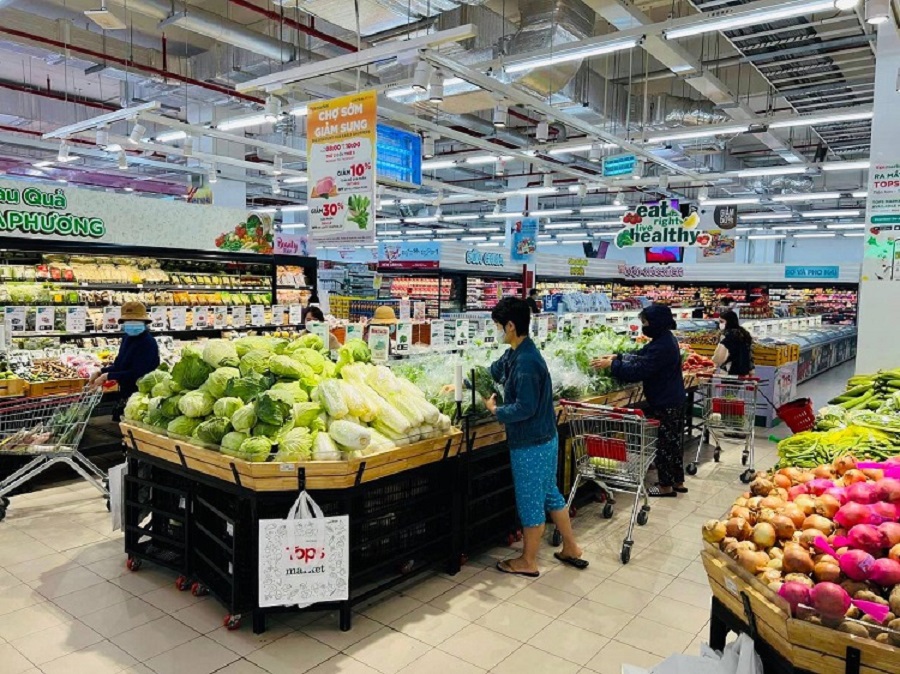 Các hệ thống siêu thị đã tung ra nhiều chương trình ưu đãi để hỗ trợ người tiêu dùng trong bối cảnh giá xăng có thời điểm lập kỷ lục