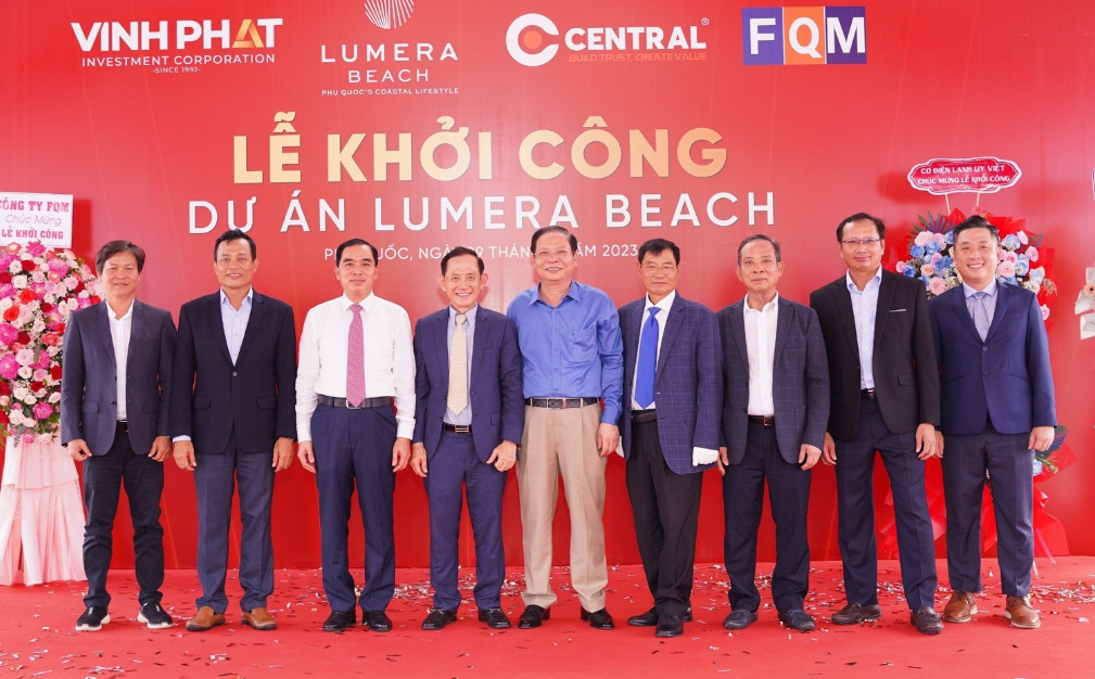 Đại diện Chủ đầu tư Vinh Phát cùng các lãnh đạo ban ngành, đại biểu, quan khách và đối tác chụp hình lưu niệm tại Lễ khởi công dự án Lumera Beach