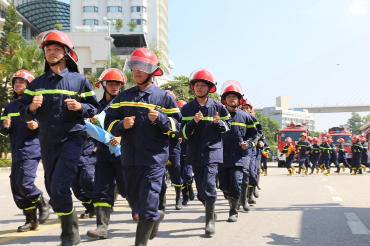 Tham gia diễn tập có hơn 2.000 cán bộ, chiến sĩ lực lượng công an, quân đội, đơn vị đến từ 15 tỉnh, thành phố khu vực phía Bắc và quần chúng nhân dân cùng hơn 100 phương tiện.