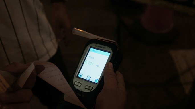 Với mức vi phạm trên anh N. bị tạm giữ xe 7 ngày, phạt tiền từ 2 triệu đồng đến 3 triệu đồng và tước giấy phép lái xe từ 10 đến 12 tháng.