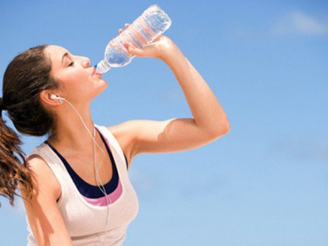 Lười uống nước có thể khiến bạn mắc ‘cả tỷ bệnh’ nguy hiểm này