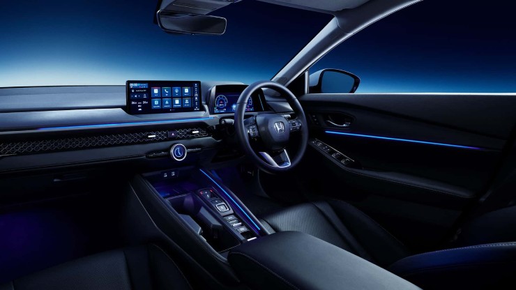 Khoang buồng lái với những thay đổi về trang bị nội thất. 