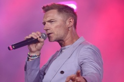 Nhạc - Ronan Keating (Boyzone) đưa hàng nghìn khán giả "say" trong loạt hit gắn liền thanh xuân