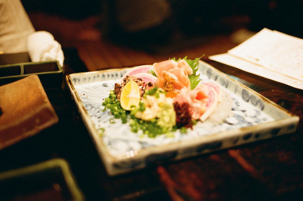 Món sushi thịt gà sống của người Nhật khiến thực khách “khiếp vía” - 4