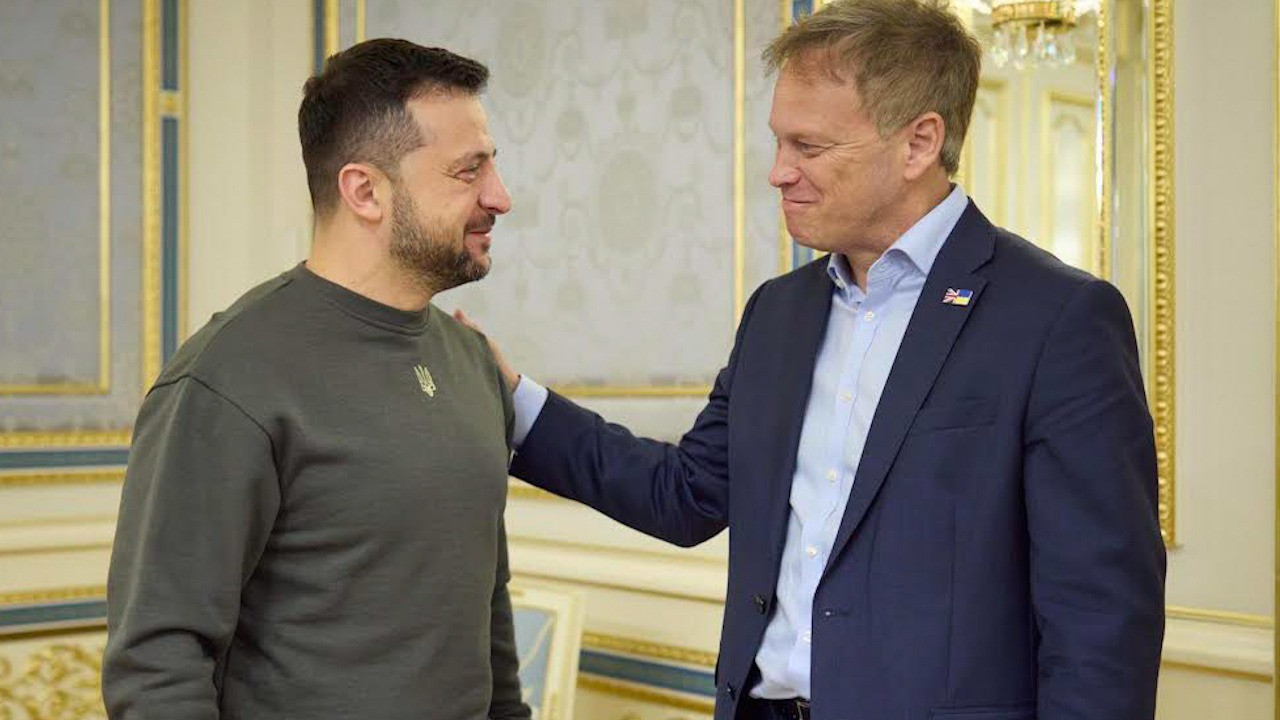 Bộ trưởng Quốc phòng Anh Grant Shapps tới Ukraine gặp ông Zelensky ngày 28/9. Ảnh: Grant Shapps MP X