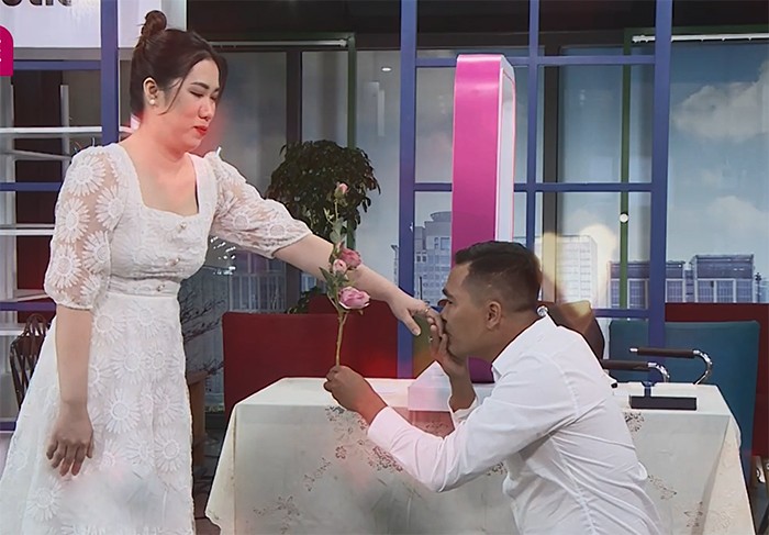 Cặp đôi đi hẹn hò vẫn còn vương vấn tình cũ và cái kết - 5
