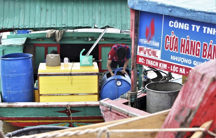 Ngư dân Hà Tĩnh vươn khơi thu ''lộc biển'' sau đợt mưa lớn - 5