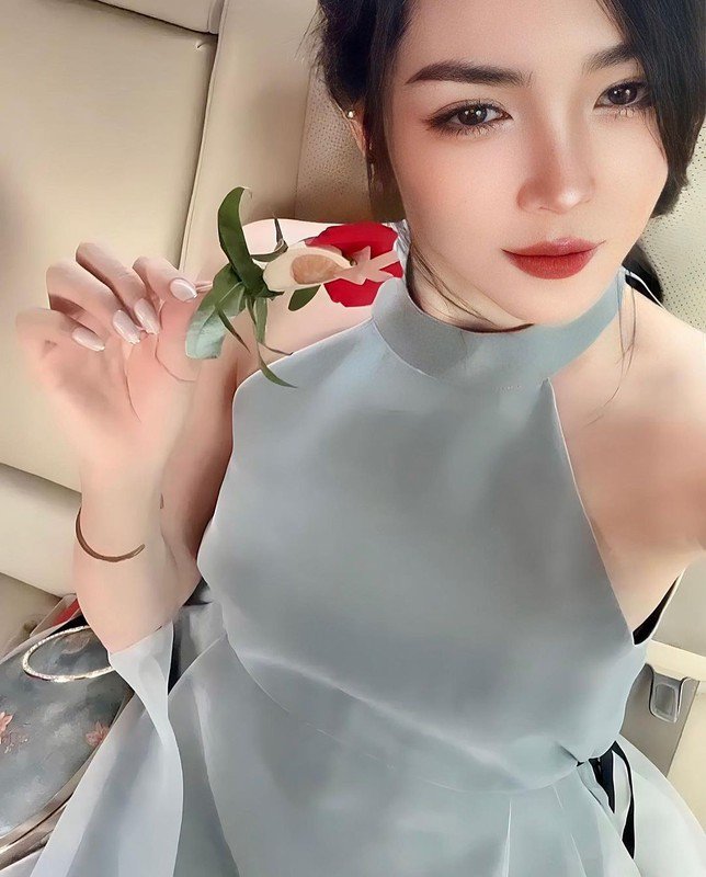 &#34;Hot girl thẩm mỹ&#34; Nam Định đăng tải giao diện mới gây chú ý - 10