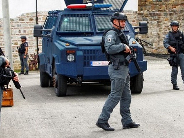 Kosovo yêu cầu Serbia rút quân khỏi biên giới