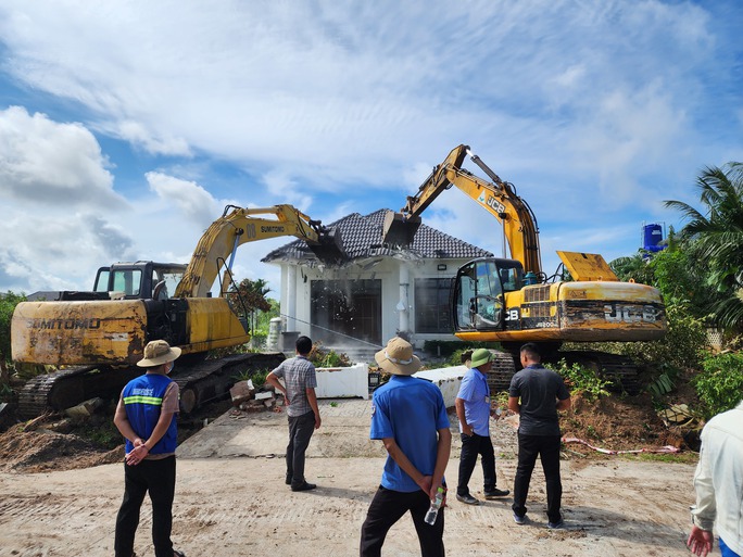 14 căn biệt thự vừa bị cưỡng chế ngày 18-9