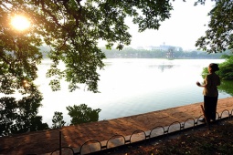 Tin tức trong ngày - Thời tiết đầu tuần: Miền Bắc ngày nắng, miền Nam mưa to về chiều tối