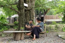 Kinh doanh - Vợ chồng 8x bỏ phố lên núi, thuê nhà giữa rừng giá 3,5 triệu/tháng, tận hưởng cuộc sống yên bình