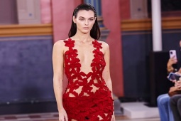 Thời trang - Tình mới kém 25 tuổi của Leonardo DiCaprio mặc xuyên thấu tôn body "nữ thần Hy Lạp"