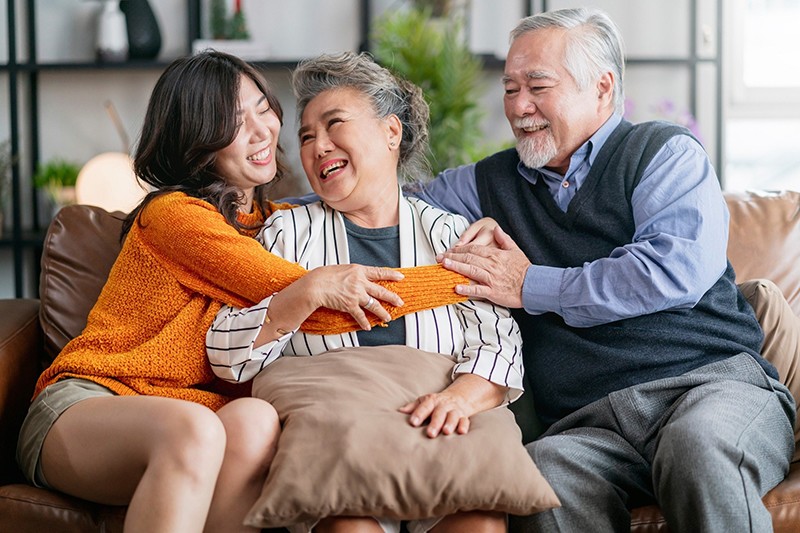 Người thân đóng vai trò quan trọng trong việc giúp người bệnh “Sống chung với Alzheimer” vui vẻ khỏe mạnh (Ảnh minh họa)