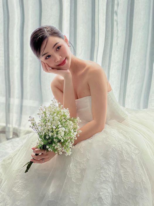 Quỳnh Kool đăng ảnh diện váy cưới