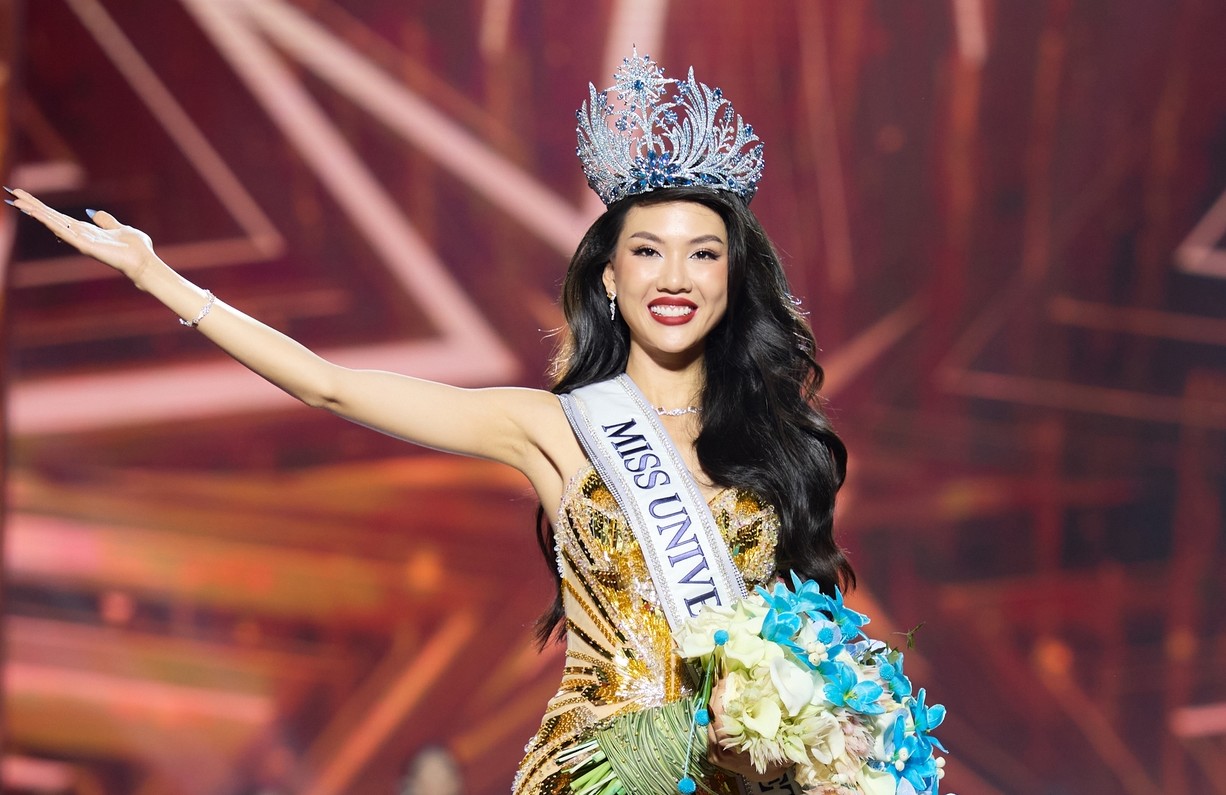 Bùi Quỳnh Hoa trong giây phút đăng quang&nbsp;“Miss Universe Vietnam 2023”