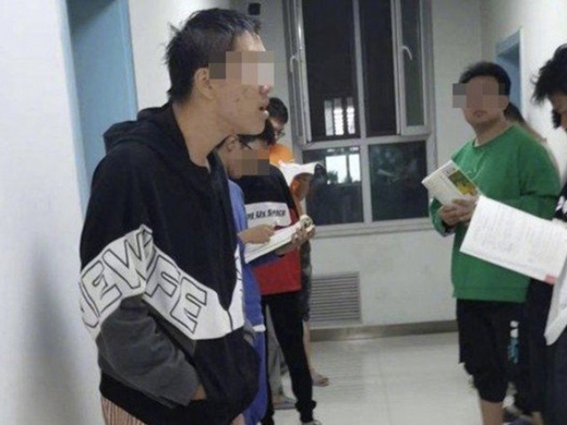 Bạn trẻ - Cuộc sống - Đêm khuya, hiệu trưởng đánh học sinh thô bạo gây phẫn nộ