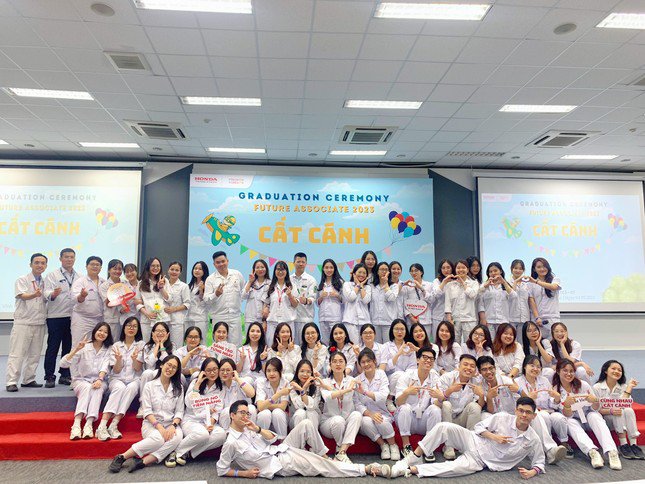 Hằng đã vinh dự trở thành Thực tập sinh (sinh viên duy nhất của Giao thông vận tải trúng tuyển mùa thực tập 1 năm 2023) tại Công ty Honda Việt Nam.