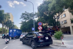 Tin tức trong ngày - Hoang mang hàng loạt biển báo "cấm đậu xe" và "nơi đậu xe" đặt cạnh nhau